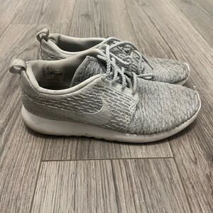 Nike White and Grey Knit Sneakers women’s 8.5